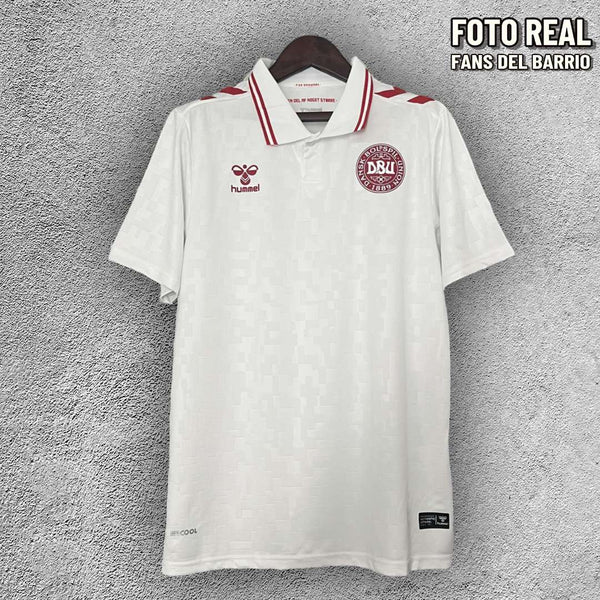 Dinamarca Visita 2024 Camiseta Fan de Hombre (Hummel)