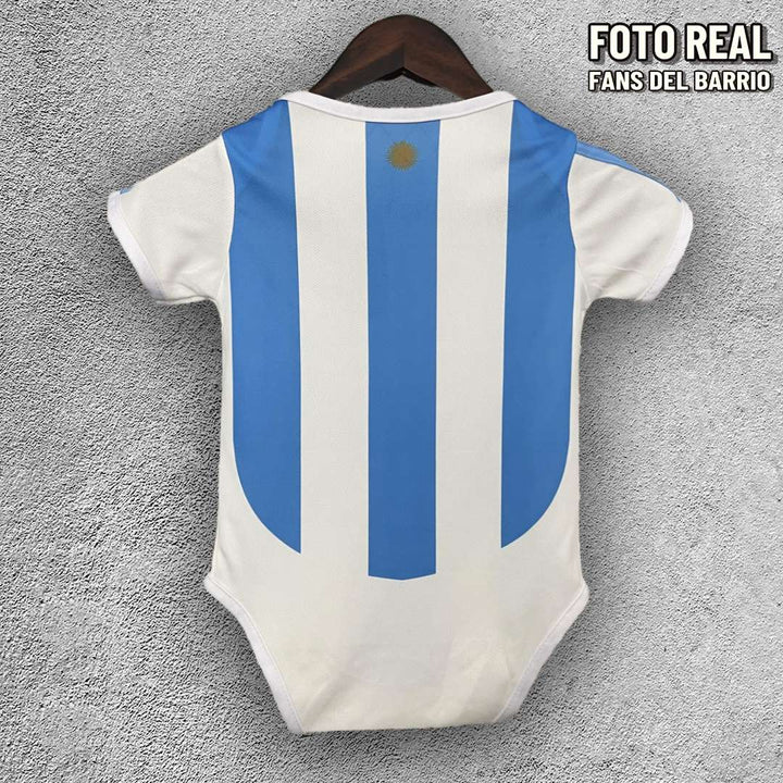 Mameluco de Bebé de la Seleccion de Argentina Local 2024 (Adidas)
